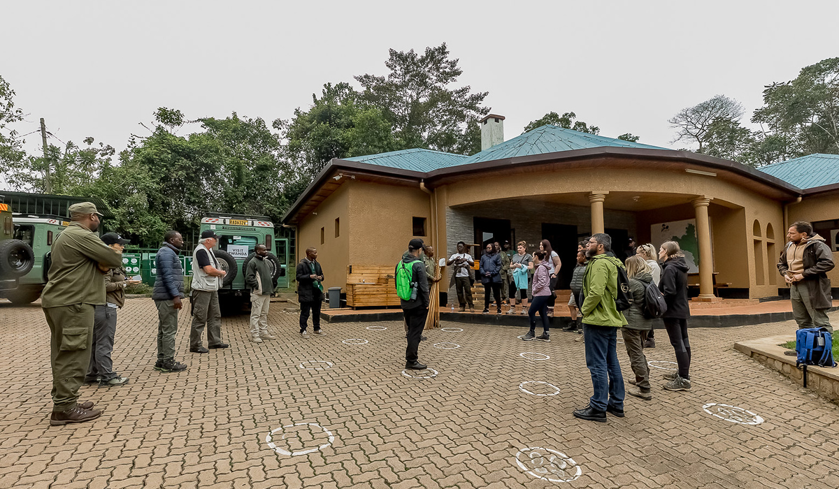 5 Days Nyungwe Chimp Trek & Cyinzobe Hiking Tour
